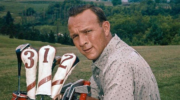Един от най-популярните голф играчи на миналия век Арнолд Палмър почина на 87-годишна възраст в края на септември.
Палмър имаше 7 трофея от най-престижните голф надпревари в САЩ и Европа, а славната му кариера стартира в началото на 50-те години на ХХ век. Той е един от хората, които най-много популяризират голфа и една от най-големите звезди, когато започва телевизионното му излъчване през втората половина на миналия век.