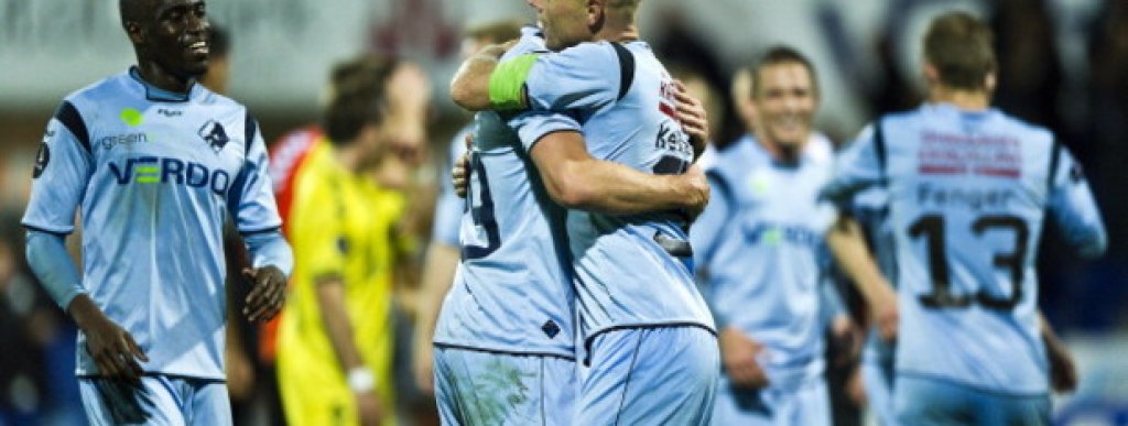 Снимка от 2012 година, когато двамата, замесени в скандала, се радват на победа на ФК Рандърс
