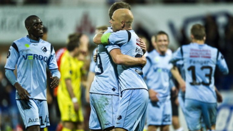 Снимка от 2012 година, когато двамата, замесени в скандала, се радват на победа на ФК Рандърс