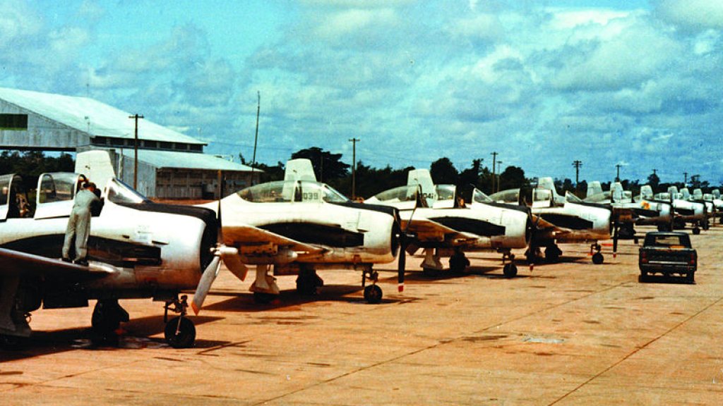 800px-T-28Ds_operating_in_Laos_1964-73