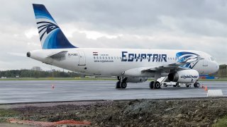 Egyptair,_SU-GBZ,_Airbus_A320-232_(16455436932)