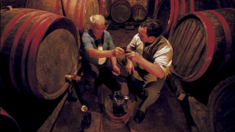 В България винаги се е пиело и се е пиело много. Не само заради традициите, но и заради липсата на всякаква превенция и обучение по темата. С една дума още е в сила поговорката: "Женкарството е до възраст, пиенето - до гроб"