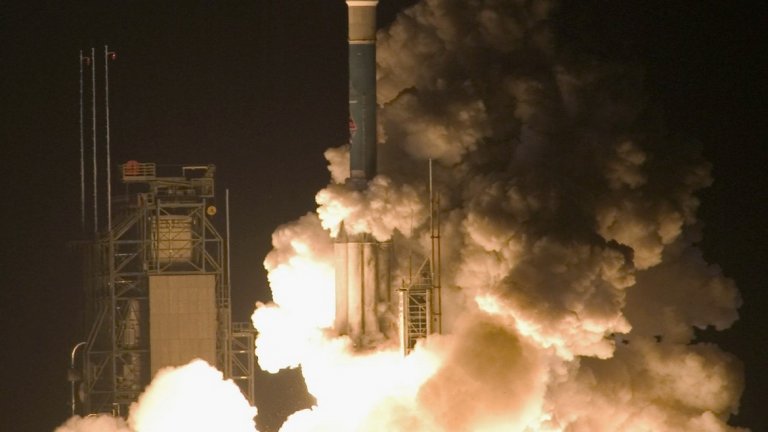 5. Месинджър на НАСА отива не на Меркурий, а в Канада
Това е една от най-кратко задържалите се на сайта грешки, но бързо прави впечатление. На 17 януари 2008 г. в статията за космическия апарат "Messenger" е направена редакция, която променя крайната му дестинация – според нея вместо на Меркурий, "Месинджър" отива в Канада. В статията пише, че апаратът е изпратен на първата подобна мисия в страната от 30 години насам като целта му е да изследва средата и характеристиките й от орбита. Грешката се е задържала едва 5 минути в Wikipedia, но историята за нея дори е намерила място в издадена книга. И то не каква да е, а книга, предвидена за четене в тоалетната.