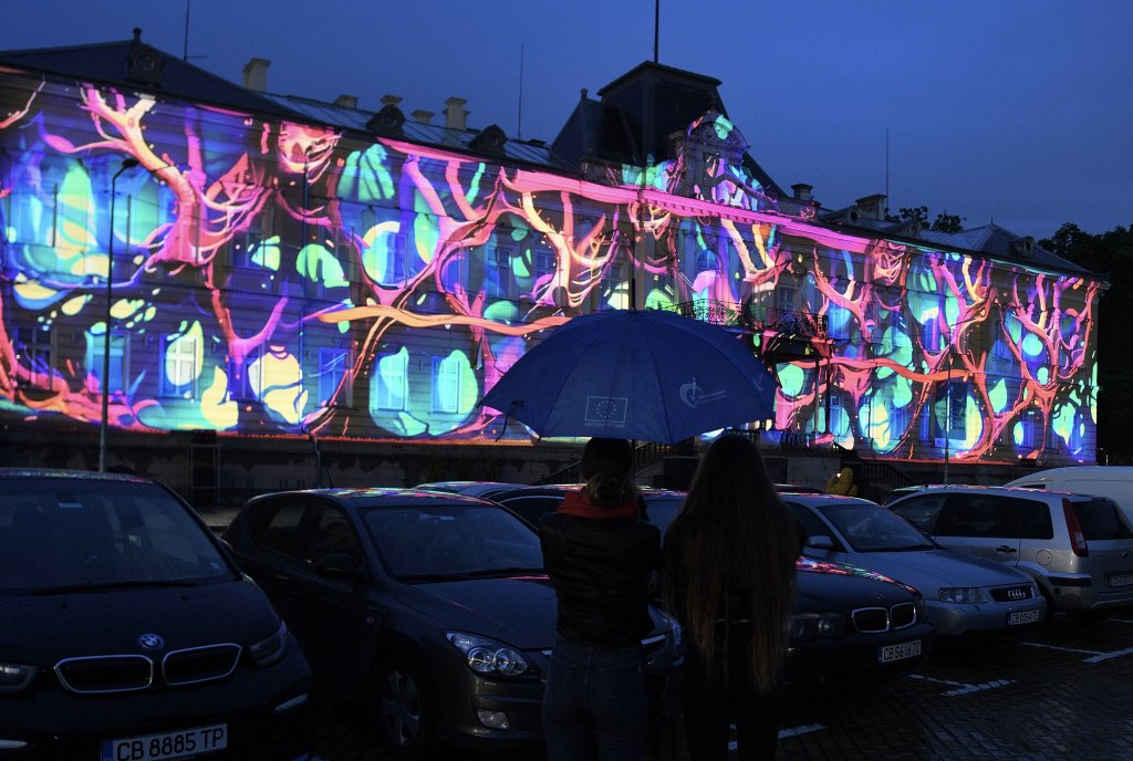 Над 600 хил. души гледаха светлинния спектакъл LUNAR в София (снимки)