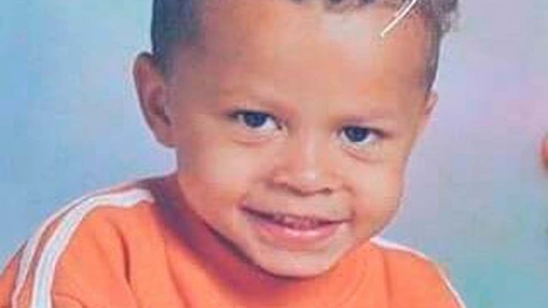 Родителите му са английска алкохоличка и нигерийски милионер, а животът на Деле Али е драма. От тежките!