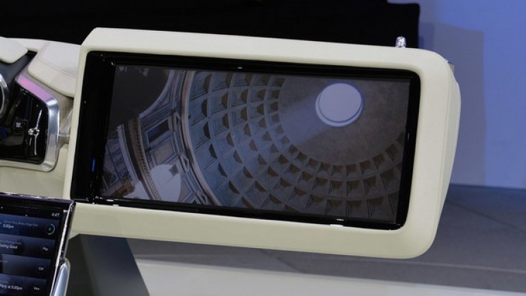 Големият дисплей е предназначен за всички пасажери в купето