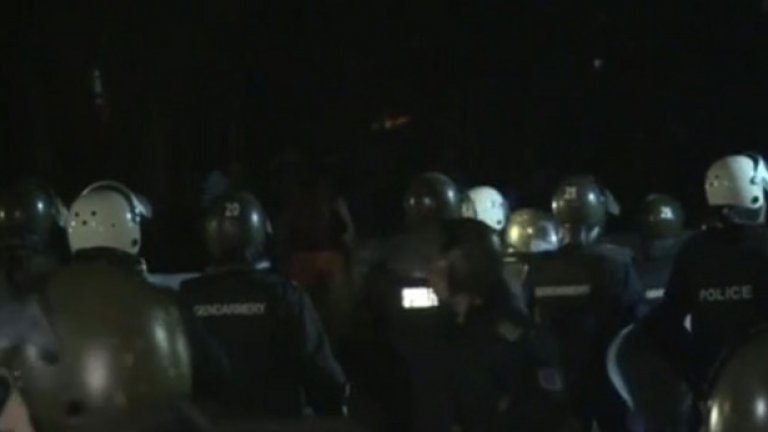 240 арестувани след безредиците в Харманли