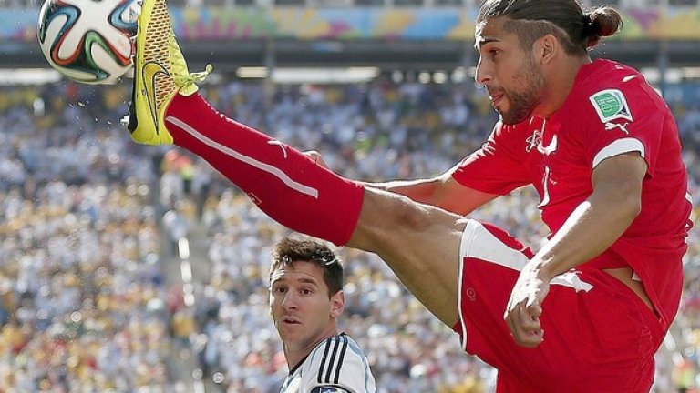 10. Рикардо Родригес – Швейцария
За своите 21 години, Родригес показа завидна зрялост, превръщайки се в доминант на лявата зона на швейцарската защита. Волфсбург едва ли ще се разделят с младия си талант лесно, но това надали ще попречи на големите клупове на Острова, които няма да са единствените кандидати за подписа на играча.