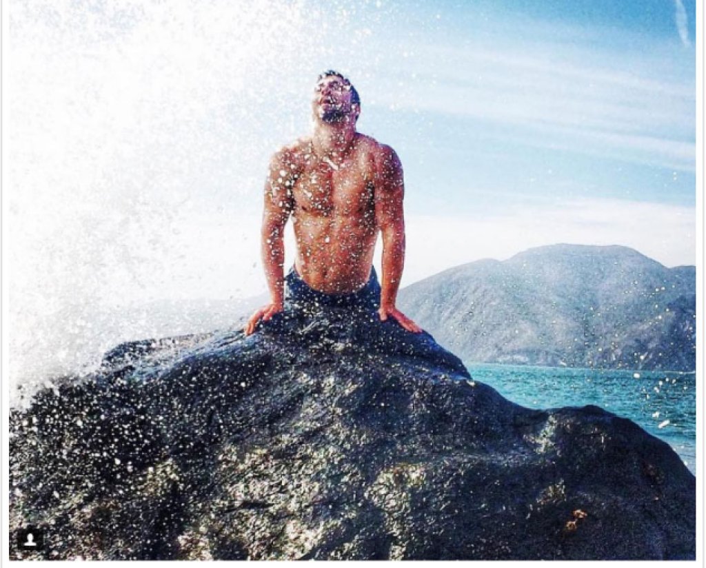 Профилът Bros Being Basic е създаден през 2014 година и има над 430 000 последователи