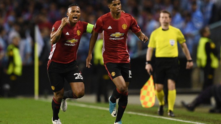 Рекордьор по мачове
Тийнейджърът направи наистина феноменално за възрастта си постижение, след като завърши сезон 2016/17 с повече мачове от всеки друг футболист на Манчестър Юнайтед, записвайки цели 53 срещи с екипа на отбора.