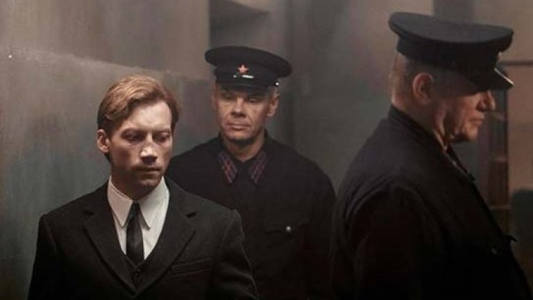 „Двама прокурори”
Драмата на режисьора Сергей Лозница е базирана на реална история. Лентата проследява съветски физик, писател и политически затворник, оцелял от ГУЛАГ. Действието се развива през 1937 г., когато започват големите сталински чистки в Съветския съюз. 
По това време хиляди писма от затворници са иззети заради измислени от режима обвинения, но въпреки това едно писмо успява да стигне до своя адресат - прокурор Александър Корнев.