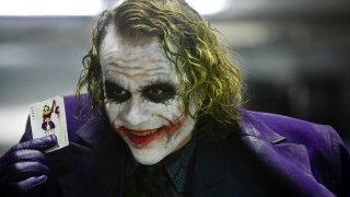 Няколко актьори са играли ролята на Жокера във филмите, сериалите и анимациите за Батман през годините. От Цезар Ромеро, през Марк Хамил и Хийт Леджър, а сега се очертава да видим как ще се справи и Хоакин Финикс. Някои опити са успешни, други не чак толкова. Вижте ги: