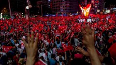 Забранени са публичните събирания и манифестации до края на ноември в Анкара.