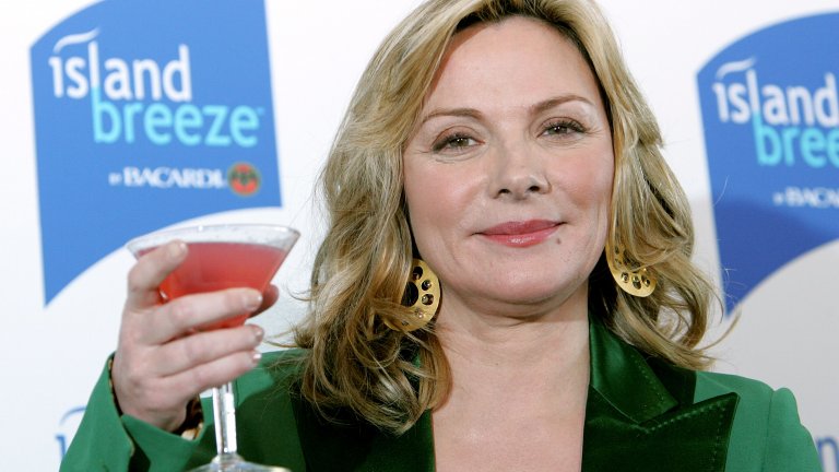 Постъпила е в клиника за зависими
Въпреки че никоя от героините не е страдала от пристрастяване към наркотиците или алкохола, в новия сезон сценаристите може да добавят нещо подобно към характера на Саманта, което е започнало със страха ѝ от остаряването. Лечението ѝ в клиника за зависими би обяснило отсъствието ѝ, а кризата на средата възраст при четирите най-известни нюйоркчанки може да послужи като основна тема.