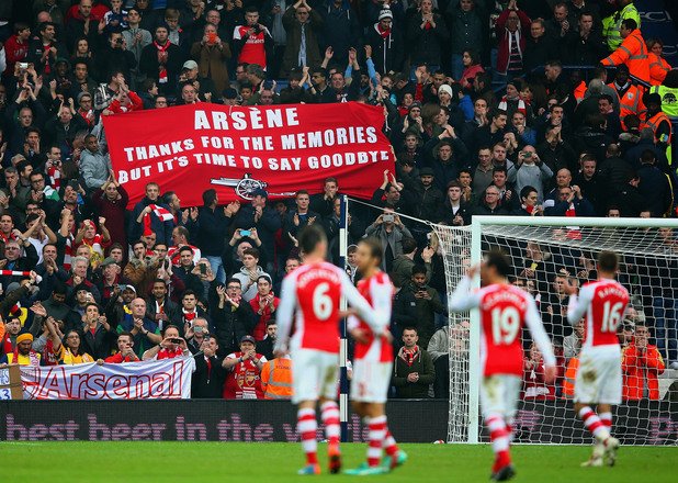 Уест Бромич - Арсенал 0:1. След края играчите на гостите отиват към феновете си, за да видят сред тях плакат: "Благодарим за спомените, Арсен. Но сега е време за сбогуване". Французинът бе удивен от транспаранта.