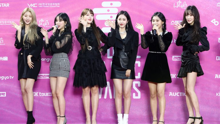 Никой от екипа на GFriend не е видял проблем в облеклото на манекена