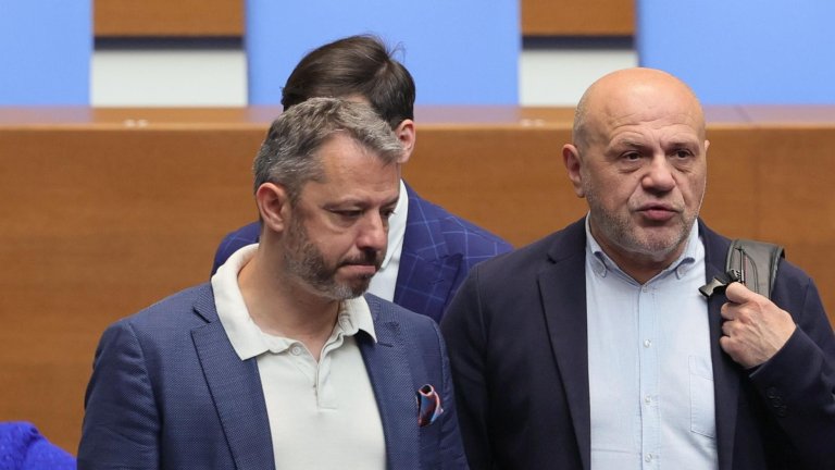 Официално: Делян Добрев вече не е депутат