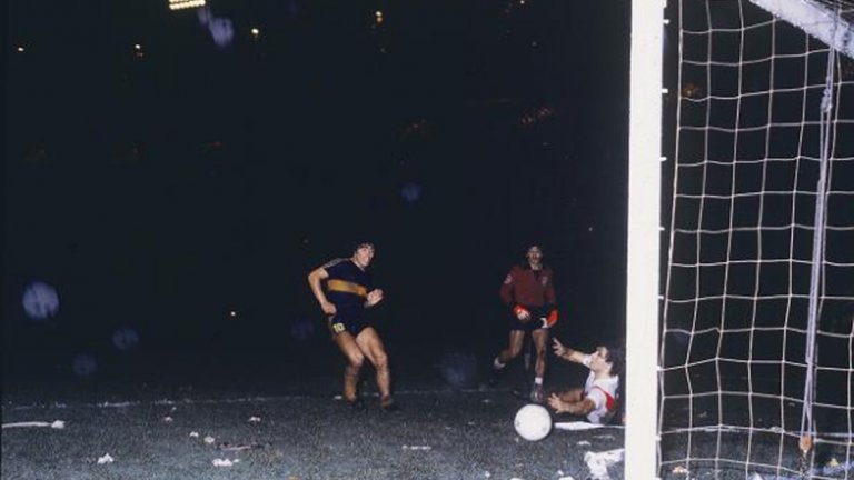Ерика Ро със свалена блуза, Ронаеф и Джоркалдо: Още незабравими футболни снимки
