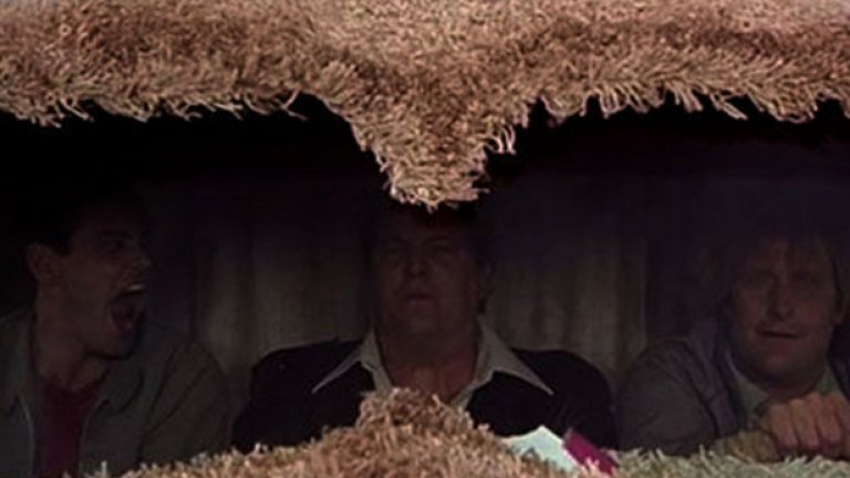 "От глупав по-глупав" от 1994 година показва колко нелепо могат да се държат героите по време на шофиране. Цялата сцена е импровизация, което я прави и толкова смешна