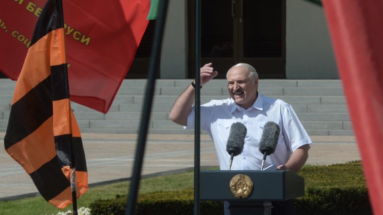 Самият Лукашенко изнесе реч пред събралите се в негова подкрепа хора, в която наблегна на връзката с Русия и подкрепата, която Москва му е обещала.