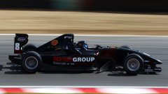Пламен Кралев остава във Формула 2 и за сезон 2011
