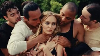 Новият сериал на Сам Левинсън с дъщерята на Джони Деп е нещо като порно, но с по-романтично осветление