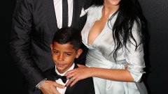 На церемонията Роналдо беше придружаван от приятелката си Джорджина Родригес и големия си син Кристиано-младши