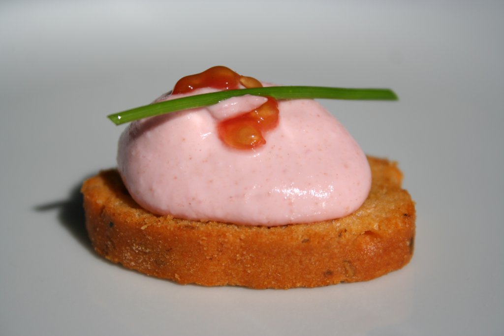 Тарама - вкусният дип съдържа крутони, така че няма как е безглутенов. Други дипове като салцата и хумусът често се произвеждат от съставки, които не съдържат глутен, но все пак е добре да проверите етикета.