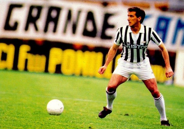 Гаетано Ширеа
1974-1988, 552 мача