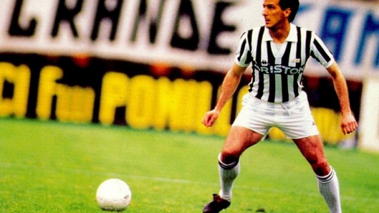 Гаетано Ширеа
1974-1988, 552 мача