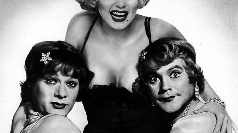 "Някой го предпочитат горещо", 1959
Тази обичана класика на режисьора Били Уайлдър с участието на страхотната Мерилин Монро, Тони Къртис и Джак Лемън е забранена в Канзас. Преобличането на мъже като жени, интимните сцени и майтапите са определени като "твърде обидни" за жителите на щата.