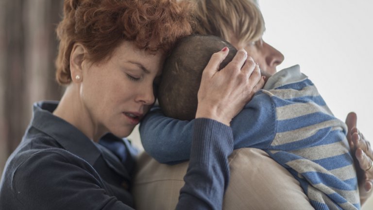 Миналата година на големия екран се появи филмът "Лъв: пътят към дома", в който тя играе жена, осиновила дете от Индия, което впоследствие тръгва на пътешествие, за да открие биологичните си родители.