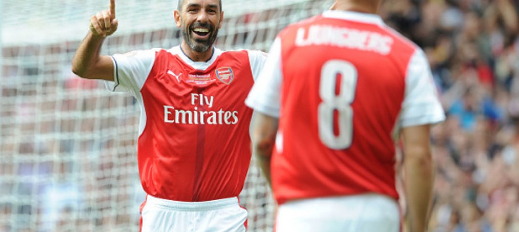 Робер Пирес
Легенда за привържениците на Арсенал и част от отбора на Непобедимите, на 40 г. той продължаваше да играе - като отбеляза кратък престой в индийския Гоа през сезон 2014/15. През февруари миналата година вече 43-годишният Пирес официално обяви отказването си.