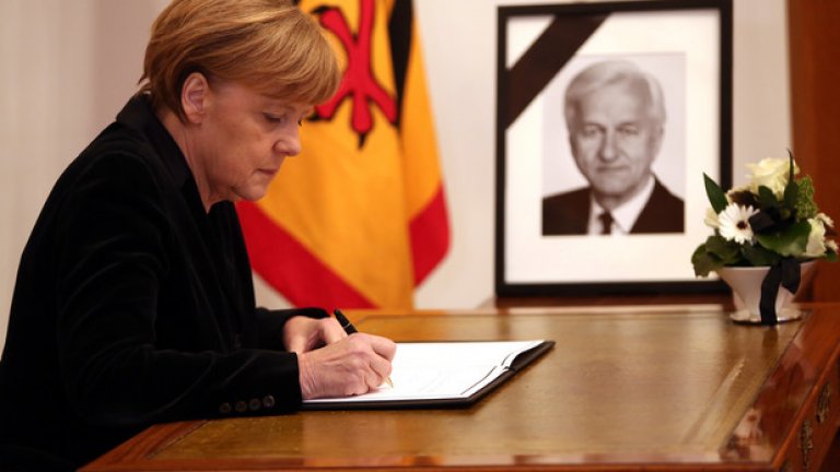 Ангела Меркел изказа съболезнованията си за смъртта на бившия германски президент Рихард фон Вайцзекер	