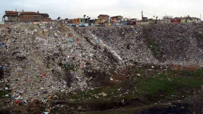 В България няма нито един завод за боклук - само сметища, където се тъпчат боклуците...