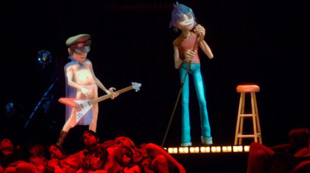 Gorlillaz

Тук случаят е по-различен и не става въпрос за мъртви легенди, а за най-известните виртуални музиканти – Gorillaz на Деймън Олбърн. Дебютът им беше през 2001 г., когато истински музиканти свириха вместо тях зад прожекционен екран. За щастие пет години по-късно, когато те се изявиха на наградите „Грами” заедно с Мадона, технологията вече беше доста напреднала. Gorillaz все още са активни и през този месец Олбърн ще започне работа по петия им студиен албум.
