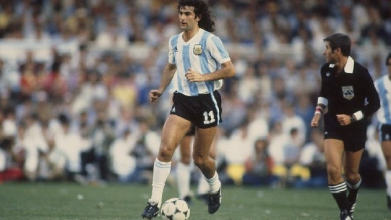 Марио Кемпес (Аржентина, 1978) 

Дългокосият Кемпес стана национален герой при триумфа на аржентинците в домашното им първенство преди 40 години. Интересното е, че тогава той не успя да се разпише нито веднъж в първата група на шампионата, но се отпуши в мачовете от втората групова фаза, изстреляли "гаучосите" до двубоя за титлата. Той вкара по два пъти на Полша (2:0) и Перу (6:0), а на финала срещу Холандия също беше точен на два пъти за победното 3:1, с което Аржентина стана световен шампион за първи път.

Общо шестте гола на Марио Кемпес бяха с един повече от тези на Роб Ренсенбринк и Теофило Кубиляс, а аржентинецът взе и наградата за играч номер 1 на турнира.