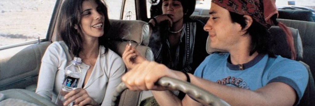 И твойта майка също 
Сцените като тази в "И твойта майка също" почти не се срещат в мейнстрийм киното. Алфонсо Куарон обаче не се страхува да експериментира и да предизвиква зрителите си. 
Кадрите между Хулио, Теноч и мистериозната Луиза са едновременно предизвикателни и изглеждат притеснително автентично. Сцената продължава малко над 20 секунди, но на екрана ни се струват доста повече.