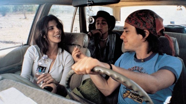 И твойта майка също 
Сцените като тази в "И твойта майка също" почти не се срещат в мейнстрийм киното. Алфонсо Куарон обаче не се страхува да експериментира и да предизвиква зрителите си. 
Кадрите между Хулио, Теноч и мистериозната Луиза са едновременно предизвикателни и изглеждат притеснително автентично. Сцената продължава малко над 20 секунди, но на екрана ни се струват доста повече.