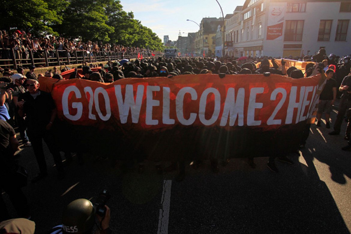 Протестиращите посрещат световните лидери с "Добре дошли в ада"