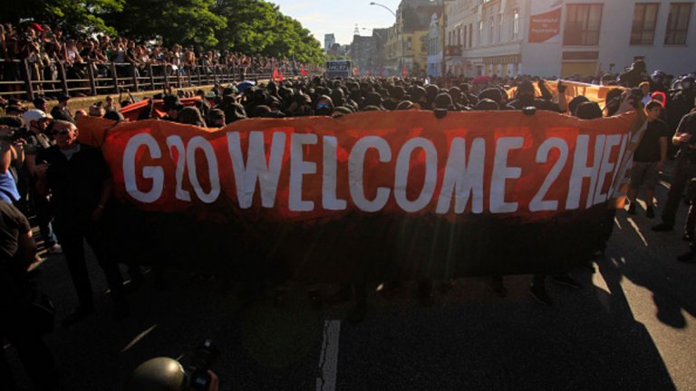 Протестиращите посрещат световните лидери с "Добре дошли в ада"