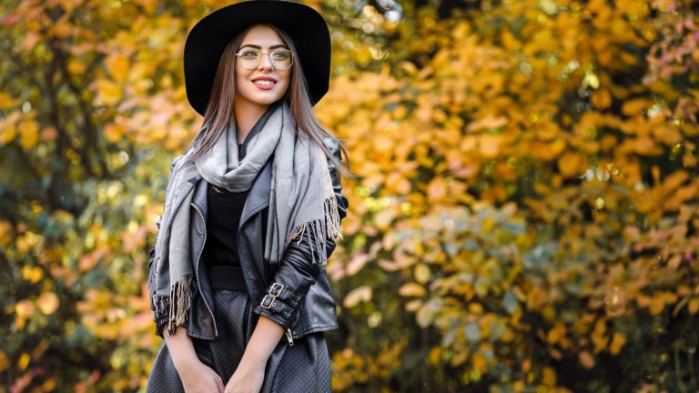 И тази есен и зима ще намерим начини да носим рокли, в които да се чувстваме топло, модерно и актуално, напук на това колко е мрачно времето навън.
А в галерията ще видите седем рокли, с които да се сдобиете още в близките дни: