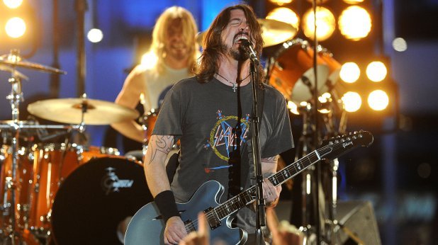 Дейв Грол
Друго голямо име от американския рок - бившият барабанист на Nirvana и създател (и фронтмен) на бандата Foo Fighters Дейв Грол също бележи своя половин век през 2019-а. Неговият рожден ден е на 14 януари.
