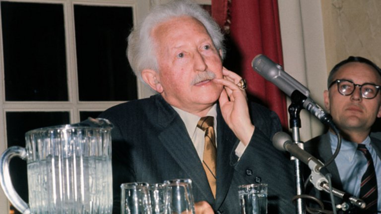 Ерик Ериксон (1902-1994)
Ериксон е известен като пионер в изследването на човешкото развитие. На него принадлежи и терминът "криза на идентичността". Въпреки че Ериксон е един от най-известните клинични психолози на всички времена, той така и не успява да получи диплома за бакалавър. Преподавал е в Йейл и Харвард, известен е с работата си в полето на социално-психологическото развитие.