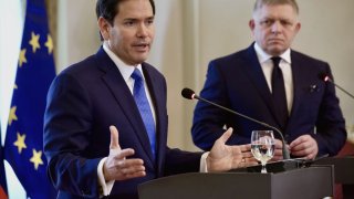 Американският държавен секретар е на посещение в Словакия и Унгария