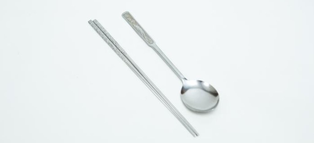Sujeo_(spoon_and_chopsticks)