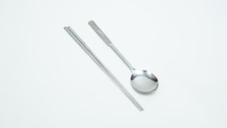 Sujeo_(spoon_and_chopsticks)