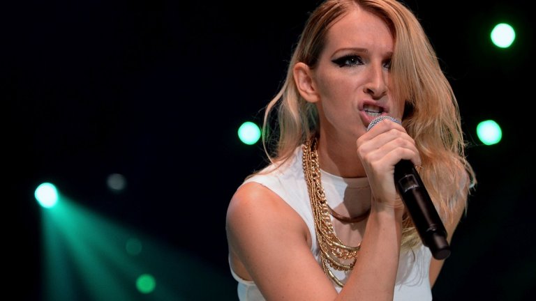 Guano Apes (Сандра Насич) - Open Your Eyes
Guano Apes от години не са пускали нищо ново, но няма как да ги пропуснем заради енергията, която Сандра вкарва в песните им.