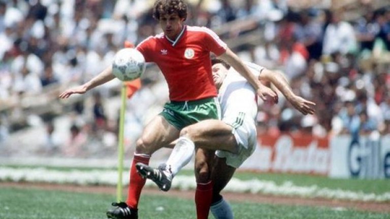 Живко Господинов не успя да пребори рака и през май миналата година почина на 57 години. 
Легенда на варненския футбол, с над 300 мача за Спартак, игра и за България на Мондиал 1986 (на снимката).