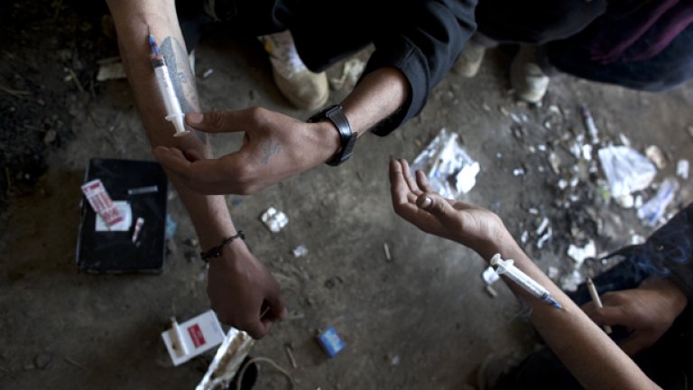 България третира наркоманите като престъпници, не като болни хора
